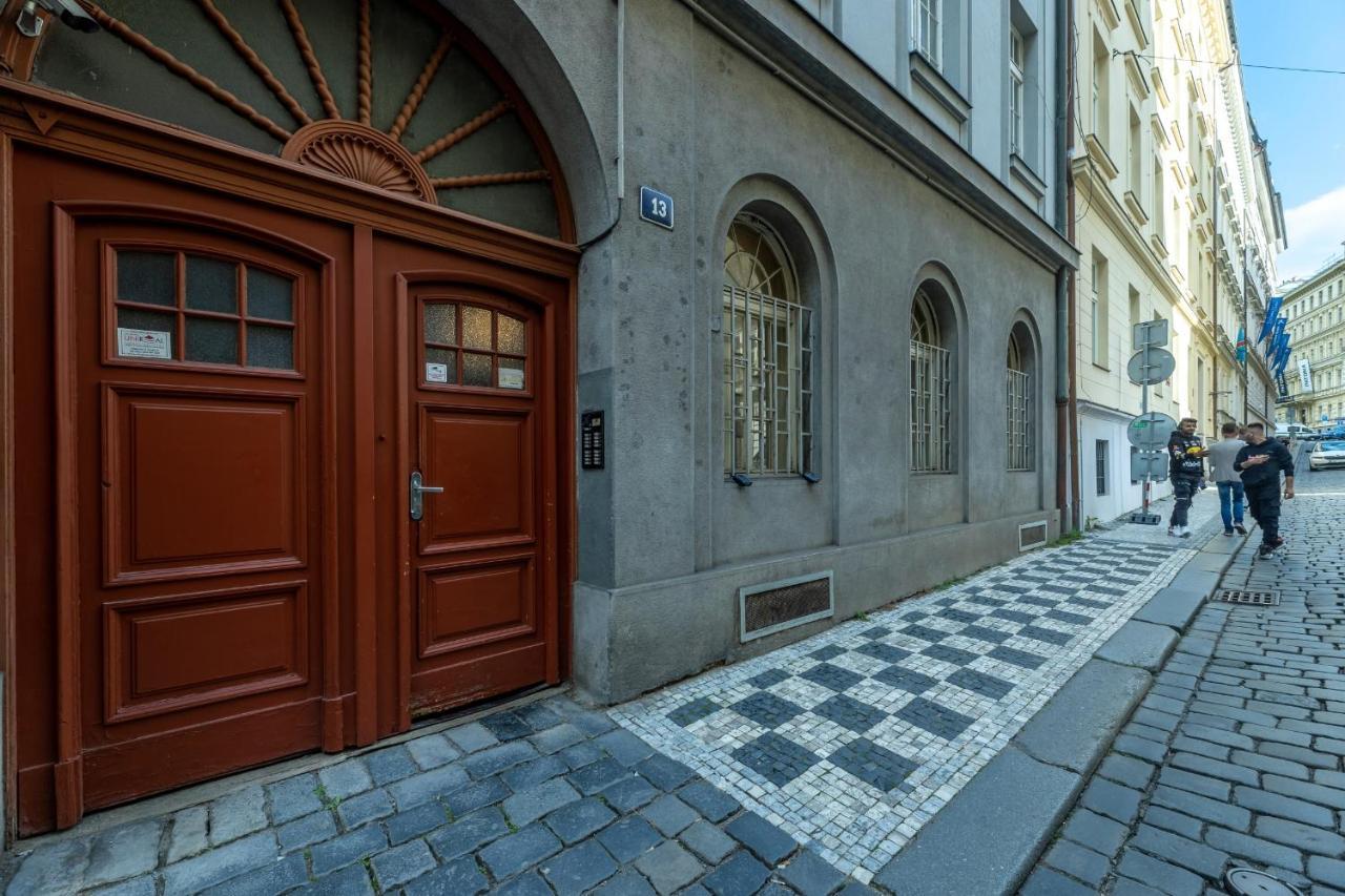 Spacious 3 Bedroom Apartment In The Heart Of Прага Екстериор снимка